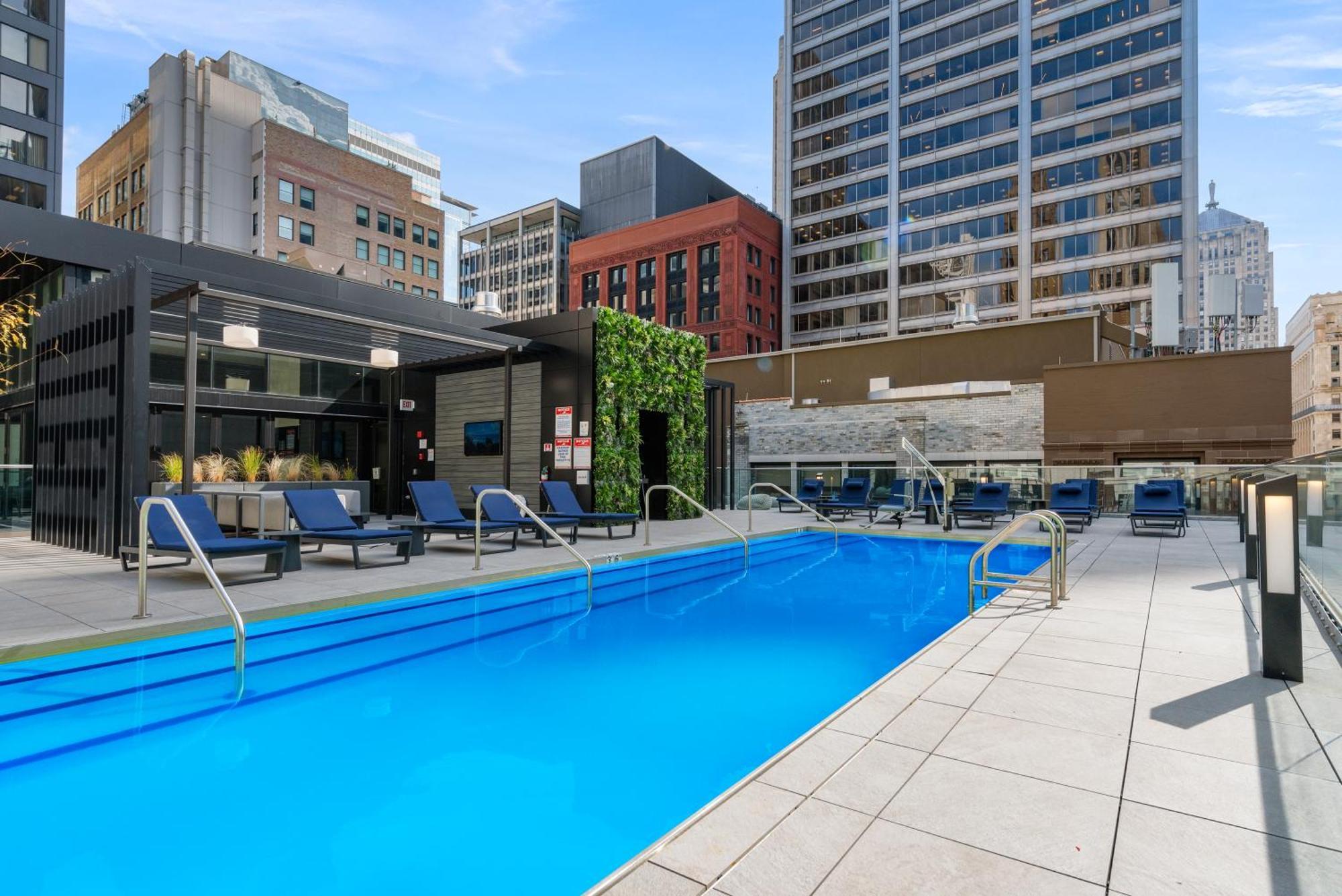 Experience Downtown Chicago At Millennium - Luxury Apartments In The Loop Exterior photo