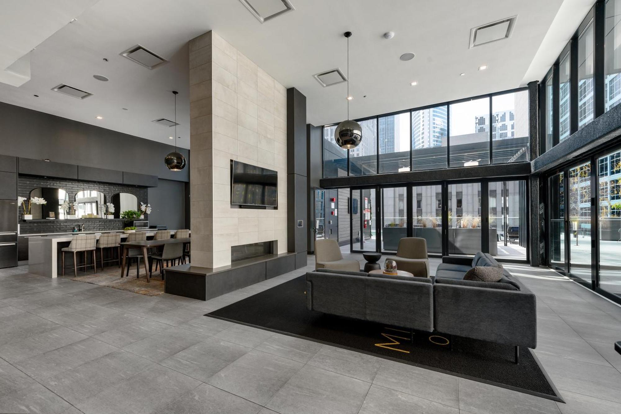 Experience Downtown Chicago At Millennium - Luxury Apartments In The Loop Exterior photo