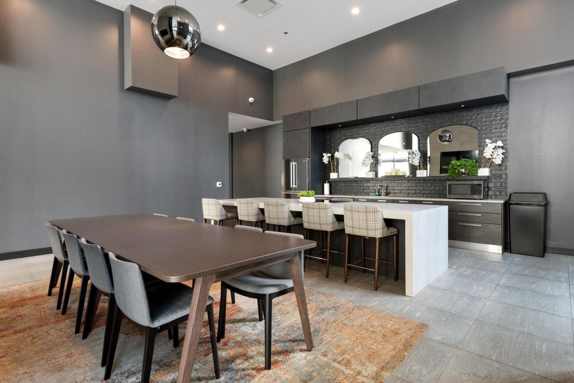 Experience Downtown Chicago At Millennium - Luxury Apartments In The Loop Exterior photo