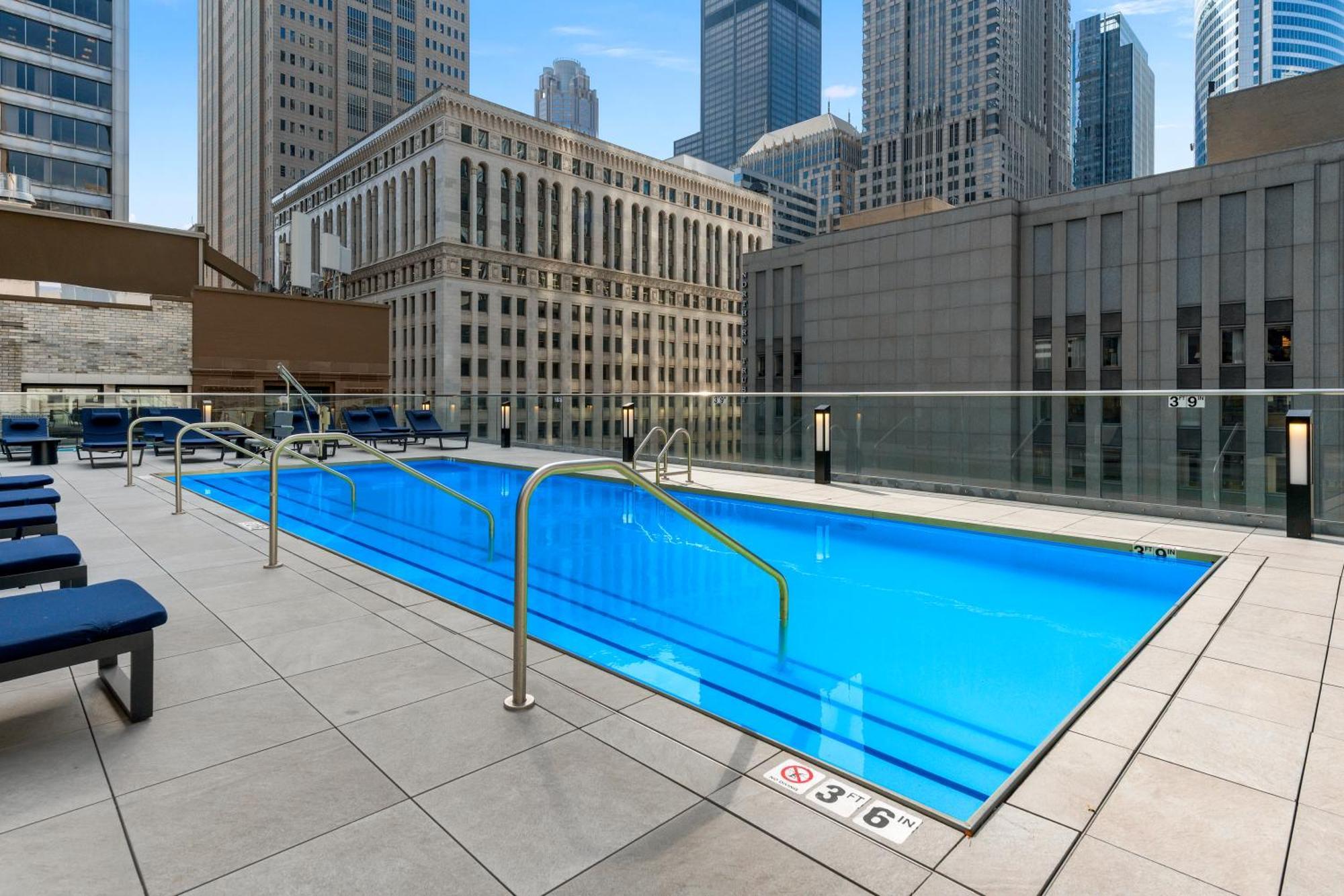 Experience Downtown Chicago At Millennium - Luxury Apartments In The Loop Exterior photo