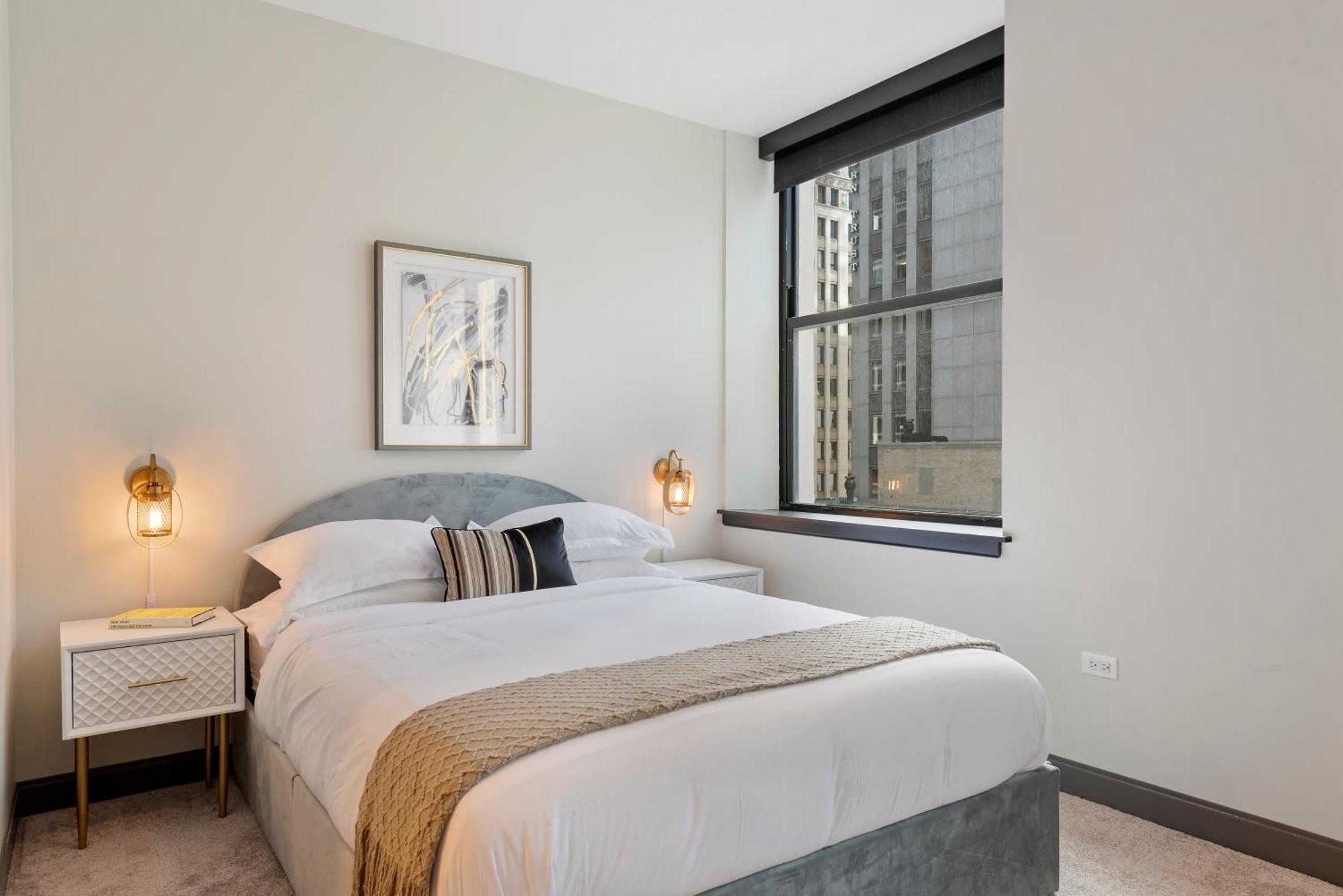 Experience Downtown Chicago At Millennium - Luxury Apartments In The Loop Room photo