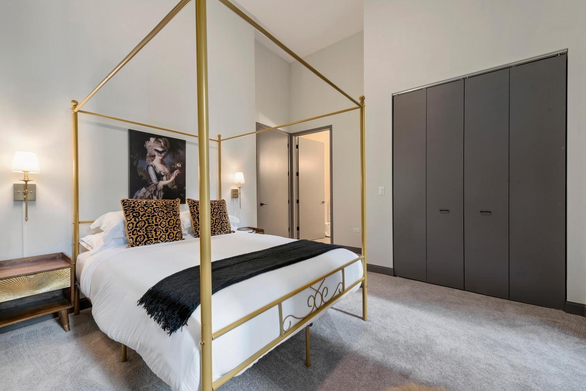 Experience Downtown Chicago At Millennium - Luxury Apartments In The Loop Room photo