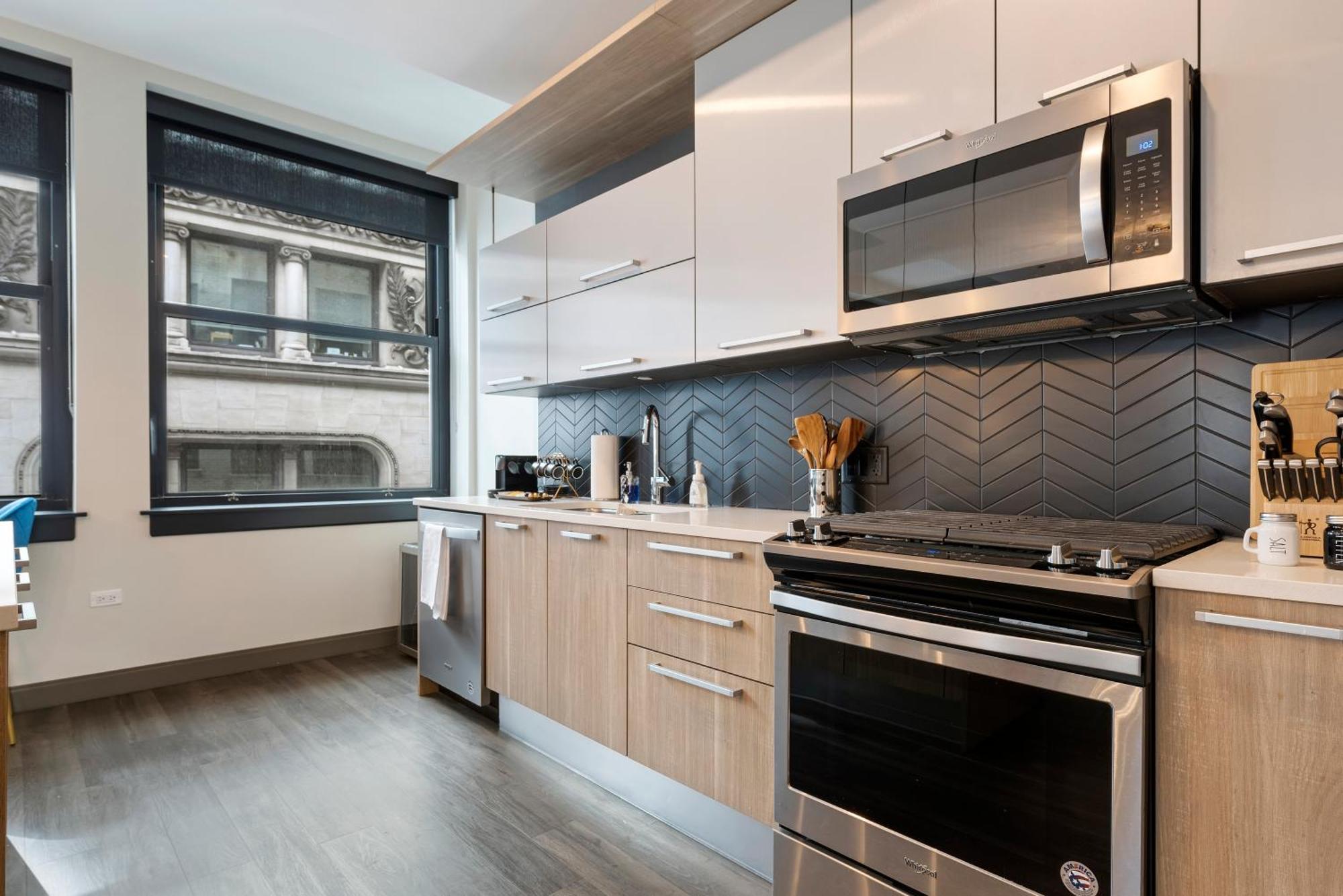 Experience Downtown Chicago At Millennium - Luxury Apartments In The Loop Exterior photo