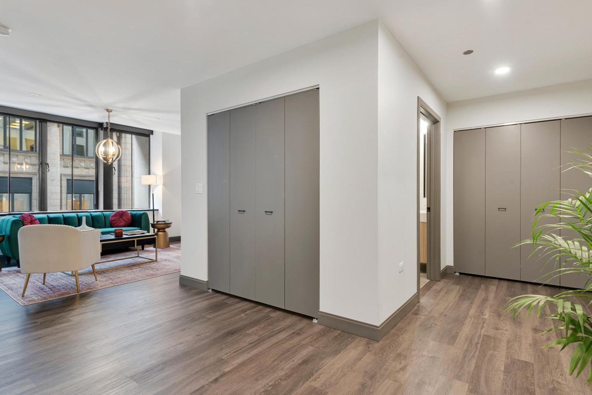 Experience Downtown Chicago At Millennium - Luxury Apartments In The Loop Exterior photo