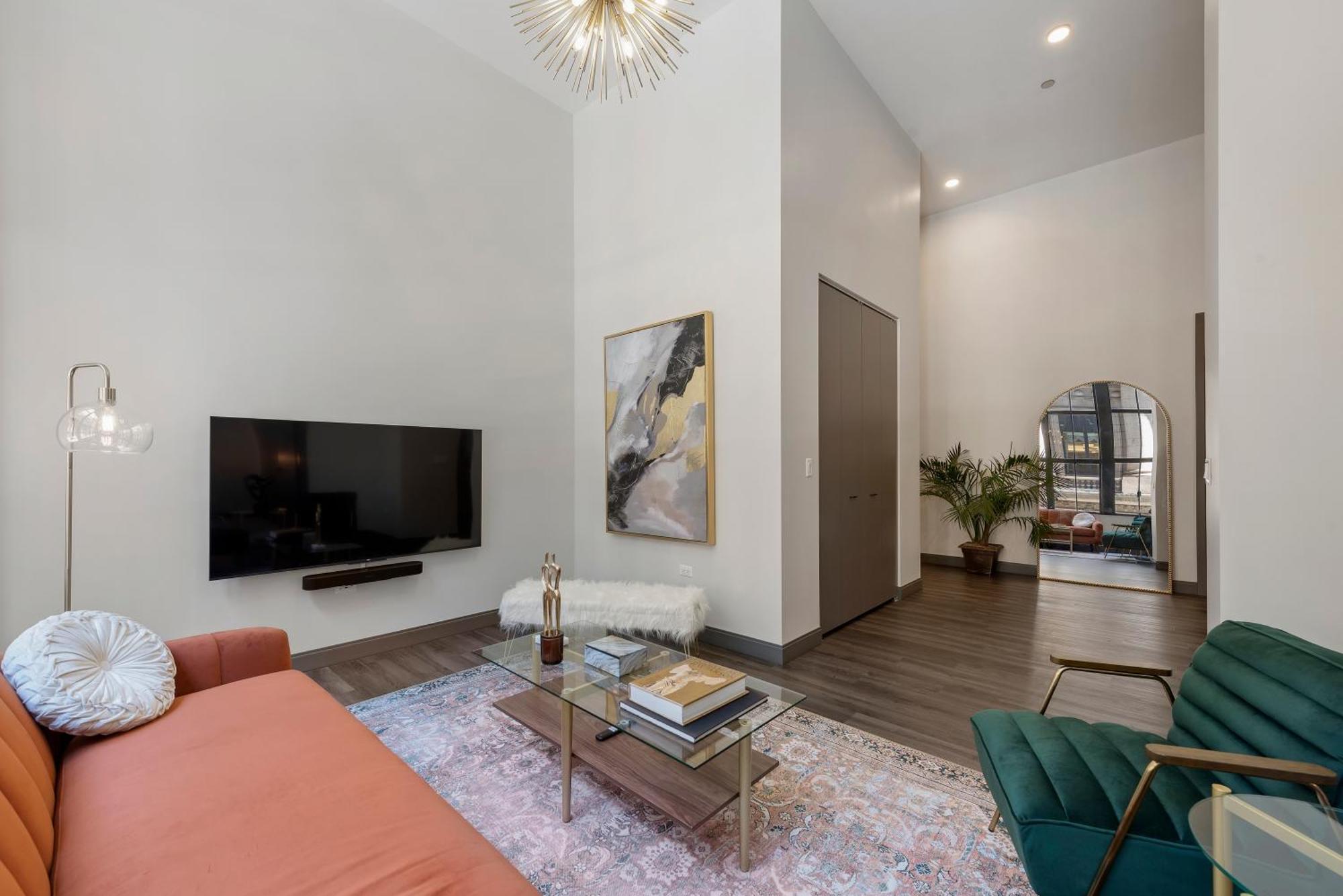 Experience Downtown Chicago At Millennium - Luxury Apartments In The Loop Exterior photo